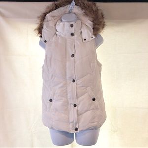GREEN TEA faux fur, white, size M,  hooded vest